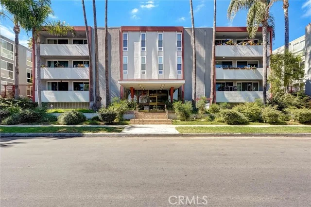 4915 Tyrone #325 photo 2