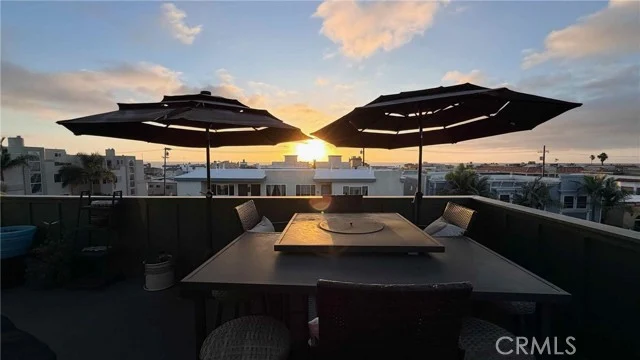 412 Manhattan Avenue photo 2
