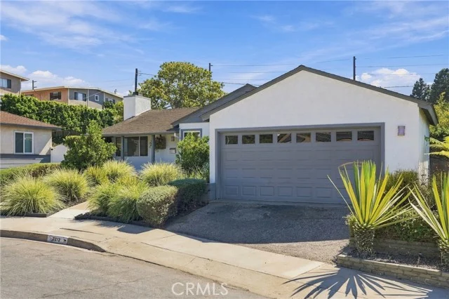 2212 Earle Court photo 3