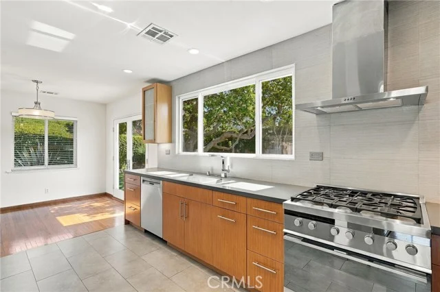 2212 Earle Court photo 4