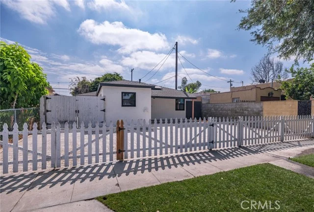 5910 Walnut Ave, Long Beach