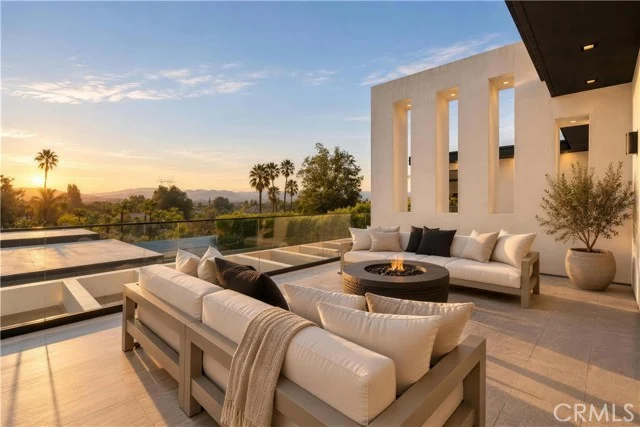 4940 Brewster Drive, Tarzana