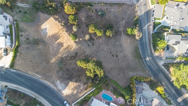 16652 Calneva Drive, Encino