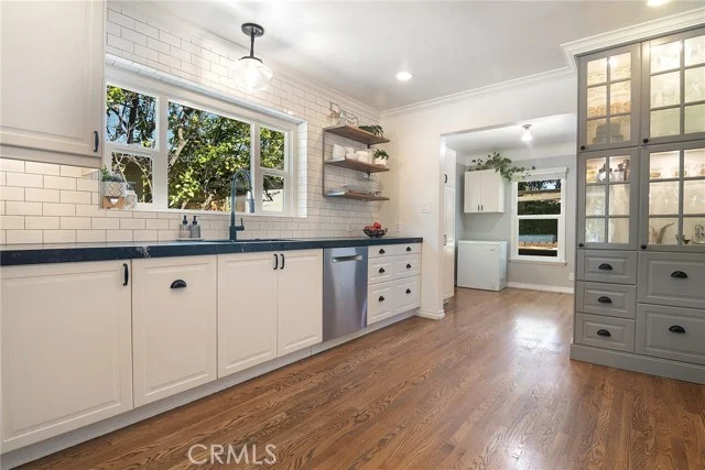 10703 Collins Street, North Hollywood
