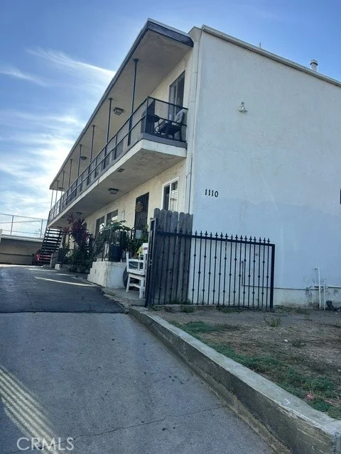 1110 S Kenmore photo 1