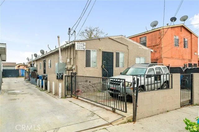 9538 Compton Avenue photo 1