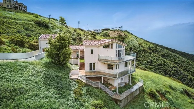 2501 Barrymore Drive, Malibu