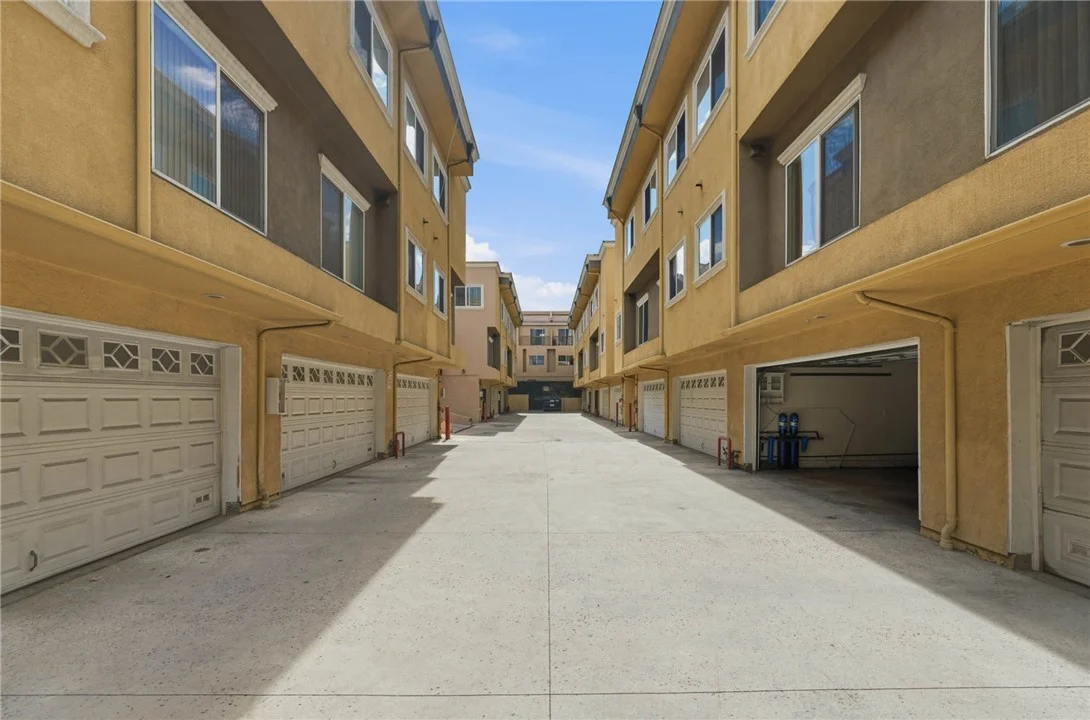 13629 Wyandotte #118 photo 2