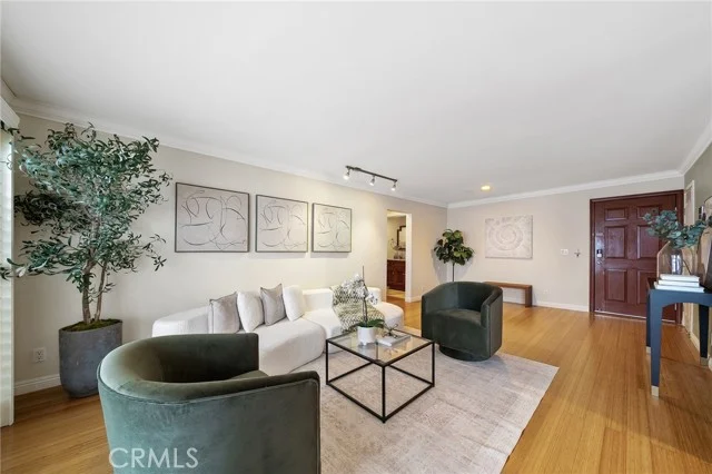 1154 S Barrington Avenue #213, Los Angeles