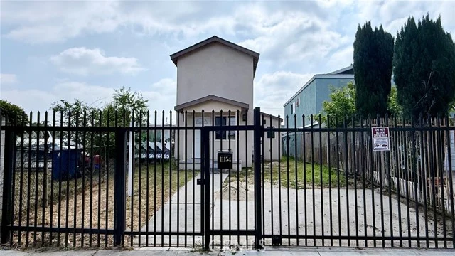 11154 Towne photo 1