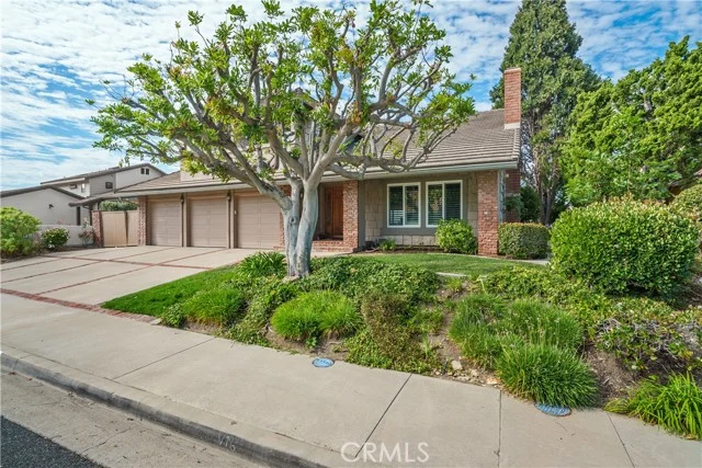 4235 Rousseau Lane photo 2