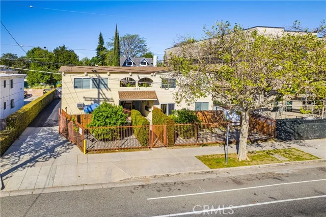 5923 Woodman Avenue, Valley Glen