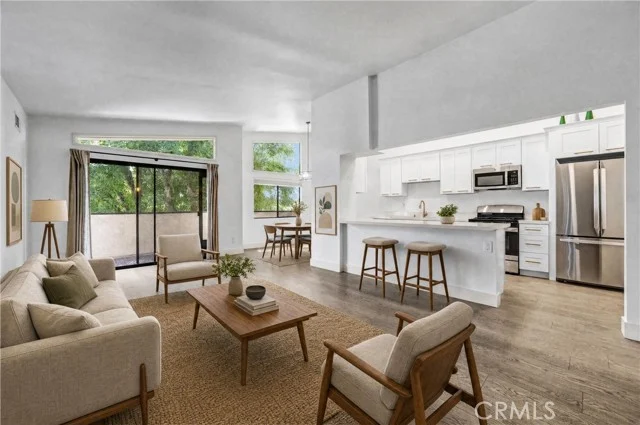 5805 Whitsett Avenue #201, Valley Village