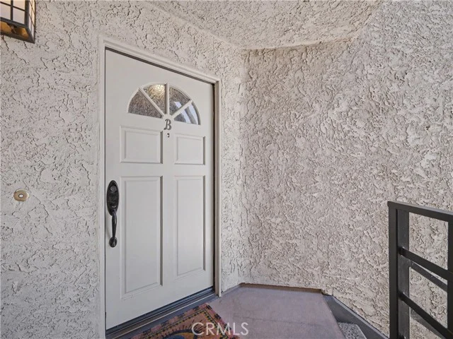 5738 Skyview Way Unit B photo 2