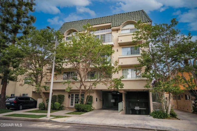 4348 Mammoth Avenue #203, Sherman Oaks