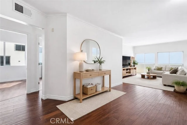 11822 Goshen Avenue #303, Los Angeles