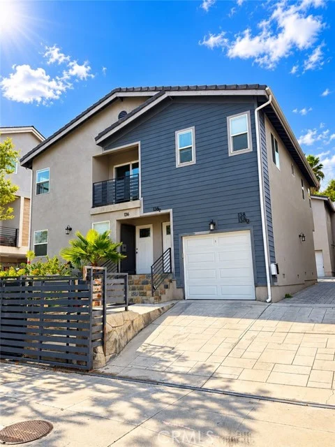 136 N Carondelet photo 1