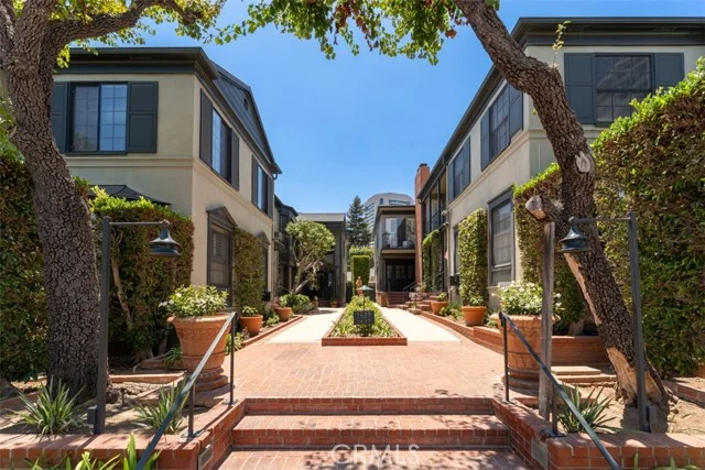 1235 S Beverly Glen Boulevard photo 1