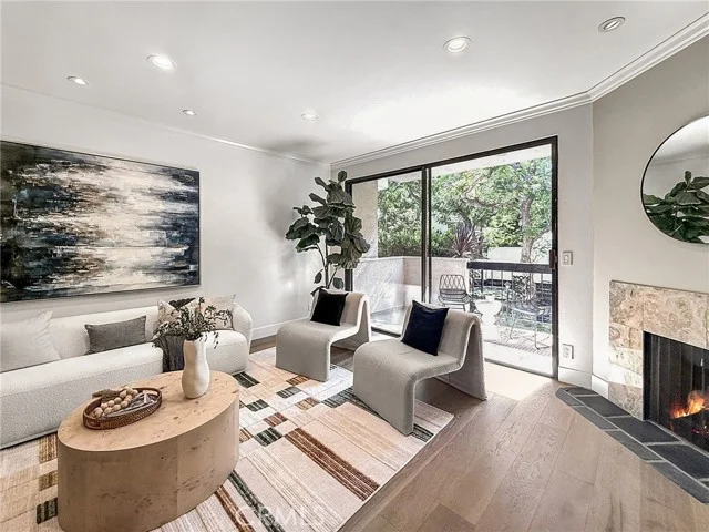 423 N Palm #108, Beverly Hills