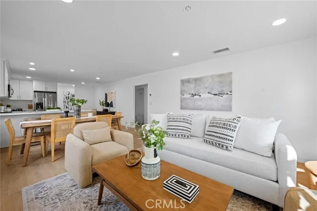 1845 W 66th, Los Angeles