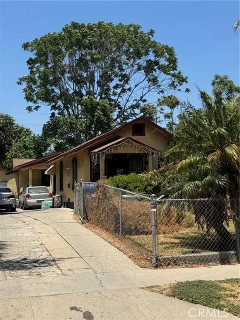 811 East 113th Street, Los Angeles