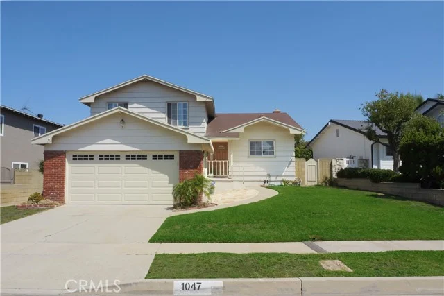 1047 Ashbridge photo 1