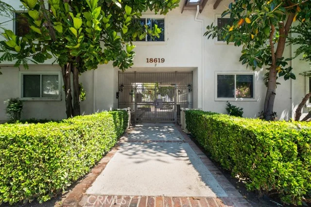 18619 Collins #F30, Los Angeles