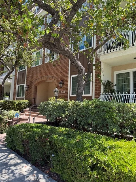 10668 Eastborne #203, Los Angeles