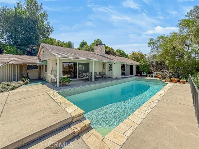 5015 Casa Dr., Tarzana
