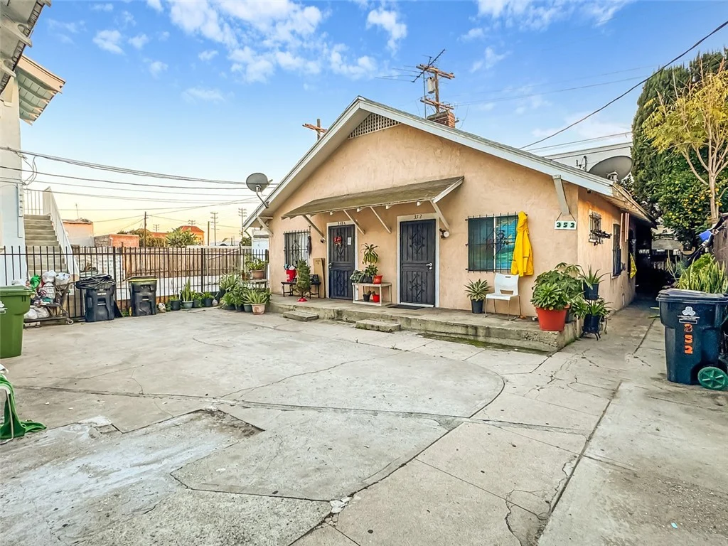 348 W Vernon Avenue photo 1
