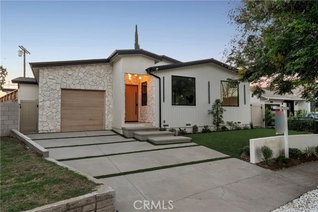 18023 Tiara, Encino